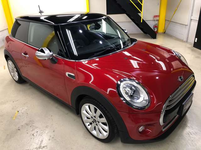 低走行3.3万キロ！ブレイジングレッド＆ブラックルーフトップ！コスモススポーク17インチアロイ！クロムラインエクステリア！ブラックジャックミラーキャップ！高級感のある仕上がりになっております☆