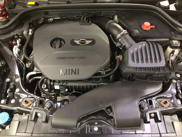 日本の公道では十分過ぎる136psを発揮する1500ccターボ付きエンジン☆機関良好☆エンジン始動動画はLINEでお問い合わせ頂ければお送り出来ます。お気軽にご連絡ください。