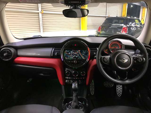 第三世代F型ミニがこのお手頃な価格設定です！装備も充実♪内外装美車☆詳しく車両紹介しておりますので複数画像は細部までチェックして下さいね！！