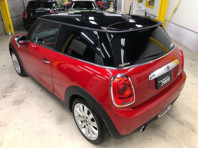 ☆自社サービスファクトリー完備☆専属メカニックが納車前にあなたのお車を点検、整備致します。車検や整備、カスタムのご相談もお気軽にどうぞ！