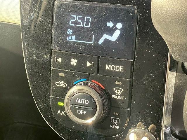 【オートエアコン】車内温度をセンサーが感知してご希望の車内温度になるよう、風量も自動で調整してくれます☆