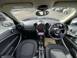 シンプルなインパネ周りで機能性に長け使いやすいです。