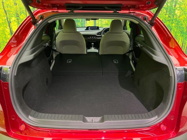 【パワーバックドア】スマートキーや運転席のボタンを押すだけでリアゲートが自動で開閉します！荷物を持っている時や、高い位置にあるバックドアを閉める際に便利な機能です♪
