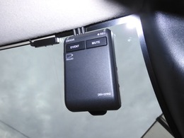 ◆ドライブレコーダー◆映像・音声などを記録する自動車用の装置です。　もしもの事故の際の記録はもちろん、旅行の際の思い出としてドライブの映像を楽しむことができます。