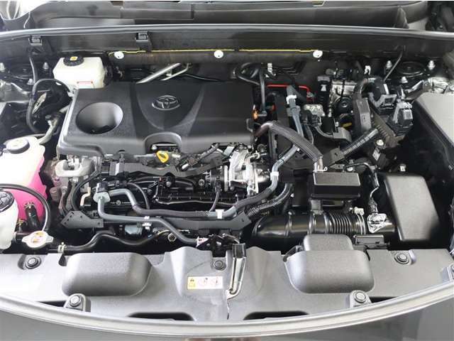 普段はあまり見ないエンジンルーム内も綺麗に仕上げています。見えないところも清潔に保ちたいですよね。