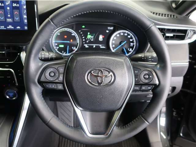 ドライバーに寄り添う快適な操作フィールをもたらすステアリングです。