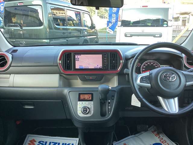 スイッチ類や収納スペースを使いやすく機能的に配置されたインパネです。