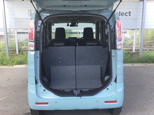 トランク荷室十分な容量あります。