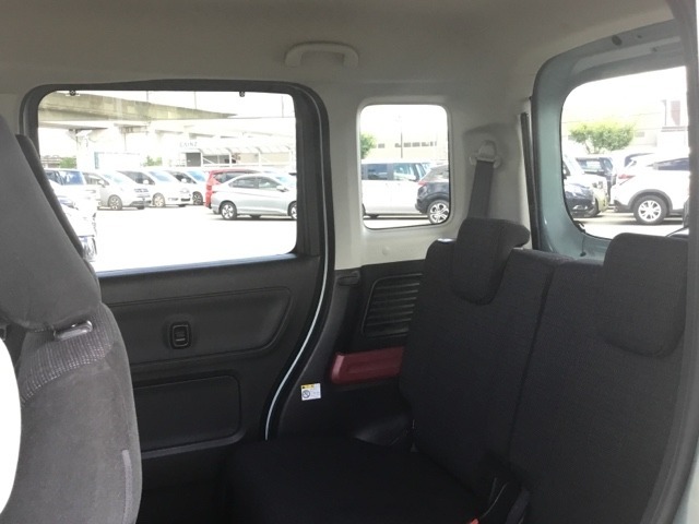 軽自動車とは思えない、ゆとりのある室内空間です。