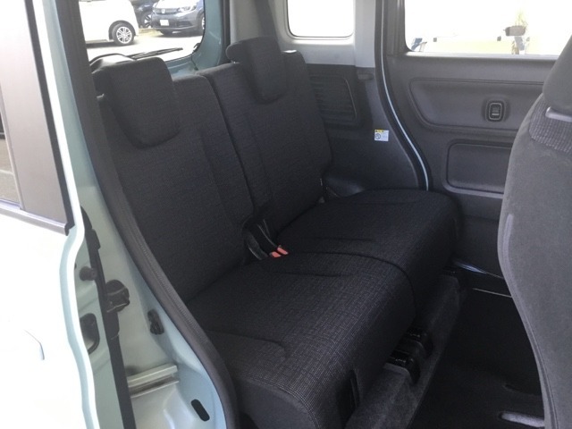 スライドドアなら狭い駐車場でもドアをぶつける心配がありません。ステップが低く乗り降りもしやすいです。
