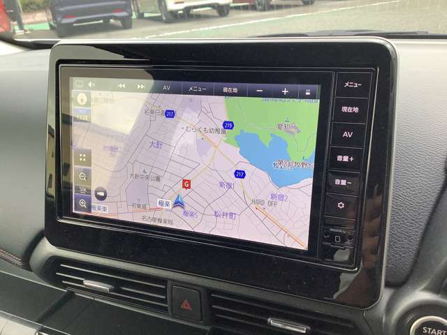 9インチ大画面純正ナビゲーション搭載。操作性に優れ直感・感覚的に使用していただけます。