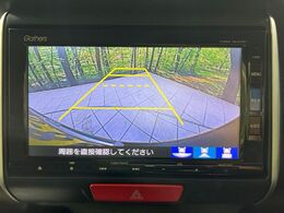 【バックカメラ】駐車時に後方がリアルタイム映像で確認できます。大型商業施設や立体駐車場での駐車時や、夜間のバック時に大活躍！運転スキルに関わらず、今や必須となった装備のひとつです！