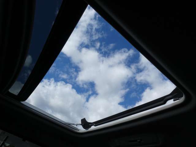 お子様がいるお客様の為にもお気軽にご来店いただけるよう、キッツルームもご用意しております！お子様に目が行き届くようにキッツルームを設置し、安心して商談していただける環境作りを心掛けています！