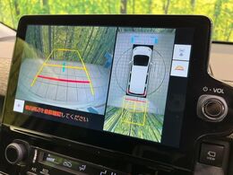 【パノラミックビューモニター】専用のカメラにより、上から見下ろしたような視点で360度クルマの周囲を確認することができます☆死角部分も確認しやすく、狭い場所での切り返しや駐車もスムーズに行えます。