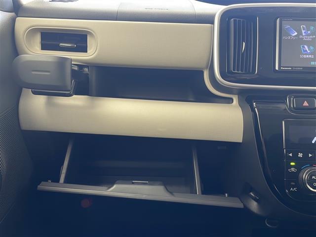 【グローブボックス】車検証ケースや、日頃使う小物類の収納に便利ですね！