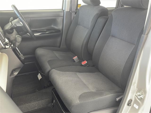 【助手席】きれいな助手席なので家族や友だちに乗ってもらっても安心です！