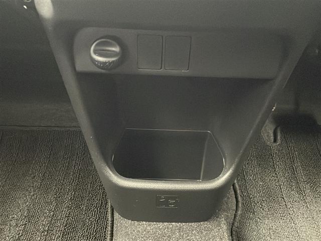 【フロアマット】ニオイが気になる方は消臭効果のある内装クリーニングオプションがおすすめです！またオプションパーツのご用意もありますので、自分だけのオリジナルの車内空間をお創りいただけます！