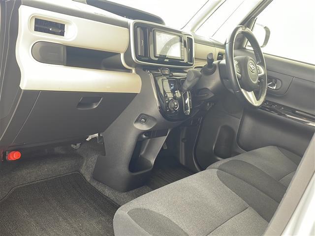 【フロアマット】ニオイが気になる方は消臭効果のある内装クリーニングオプションがおすすめです！またオプションパーツのご用意もありますので、自分だけのオリジナルの車内空間をお創りいただけます！