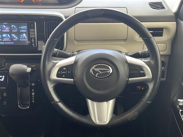 【ステアリング】軽い力で扱いやすいハンドルです。目立つ傷やスレなどなく綺麗な状態です！除菌プランいれていただくとさらに快適に！清潔なお車はお子様にも安心ですね！