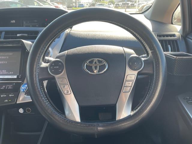 【ステアリングリモコン】運転中に前方から目線をそらすことなく、オーディオ等の操作が可能な便利機能です。安心＆快適なドライブが可能です。