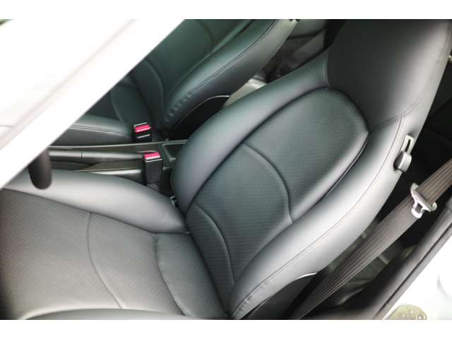 自社板金・整備工場も完備しております。ご購入後の車検整備や事故修理などもお任せ下さい。低金利1.9％オートローンもお使いいただけます。ぜひお問合せ下さい。