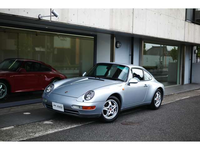 弊社では独自の厳しい基準をクリアした車両のみ販売させていただいております。高い技術力を持った職人達により車両が入庫してから販売まで細部まで点検し修復作業に時間をかけ丁寧に車両を仕上げております。