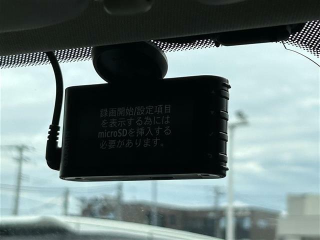 【　全方位カメラ　】上から見下ろしたように駐車が可能です。安心して縦列駐車も可能です♪