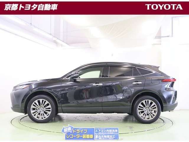 車線はみ出し防止警告【レーンアシスト】、衝突予防および衝突安全システム【PCS】で安心を。障害物や歩行者などを検知、警告してくれる【クリアランスソナー】がトラブルを未然に防ぐサポートをしてくれます。