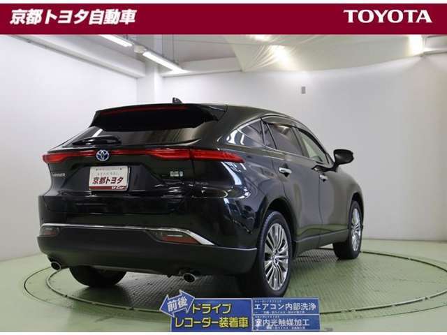 駐車時などの衝突の回避や軽減を図る駐車支援システム【PKSB】で安心をサポート、道路標識をディスプレイ確認できる【ロードサインアシスト】で見落とし防止をサポートします。