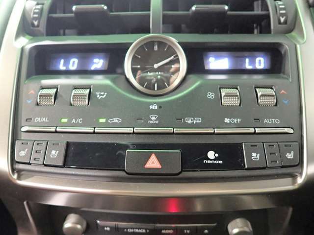 ◆三重県最大級の大型屋内中古車センター♪ヴァーサス鈴鹿店です♪オールジャンルの展示車が盛り沢山です♪在庫の無い車両のオーダーも受け付けます♪電話→059-384-5050までお問合せ下さい◆