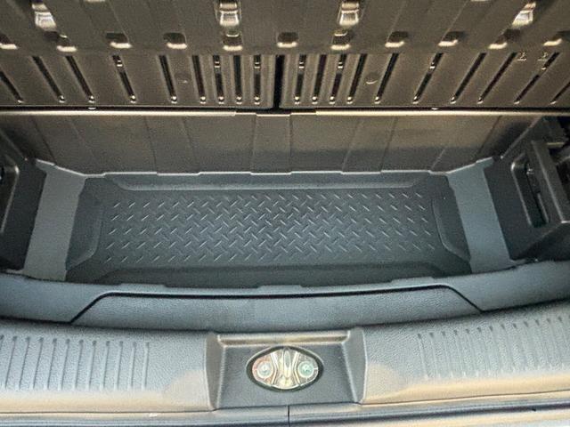 希望のお車がなくても、当社はスズキグループ9000台の在庫の中よりお選びいただけるシステムを採用しておりますので、お気軽にご相談してください