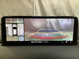 狭い場所での駐車やすれ違いなどでより的確な運転操作に役立つ360°ビューモニターが装備されています。