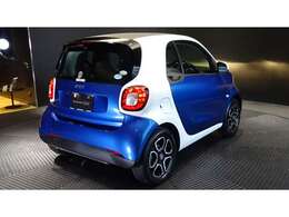 メルセデスの認定中古車「サーティファイドカー」では、万一お車が故障した場合も、ご購入後1年間もしくは2年間※は走行距離にかかわらずメルセデス・ベンツ正規サービスネットワークで無料修理いたします。