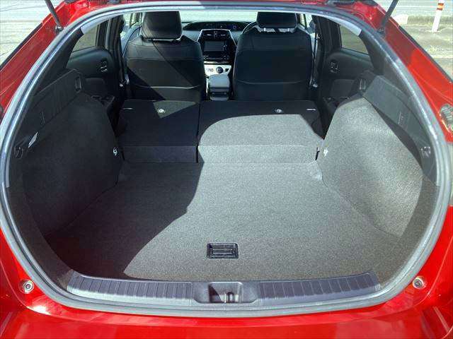 後部座席倒せますので大きな荷物も楽々積むことができます！！