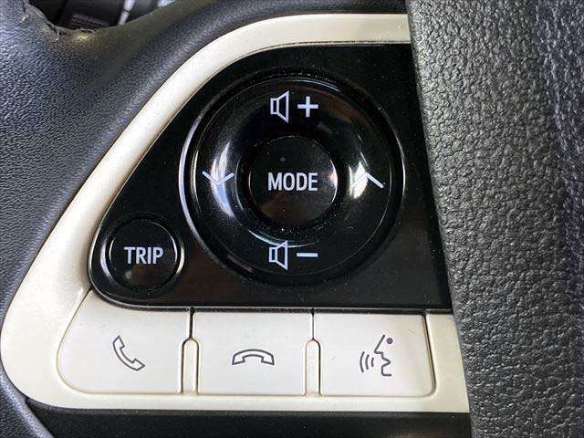 ステアリングスイッチ装備！！オーディオの切り替えやボリュームの調整を行うことが出来ます。