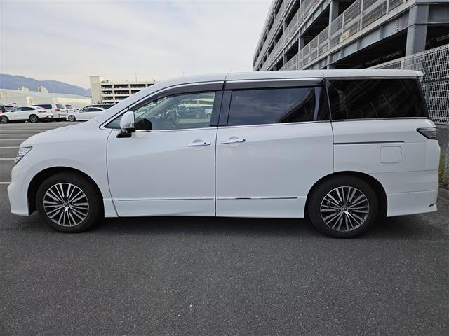 みなさまのお車選びのお手伝いをさせてください！スタッフ一同心よりご来店、お問い合わせをお待ちしております！お車探しはガリバー11号丸亀店におまかせください！【無料通話】TEL：0120ー951ー329まで