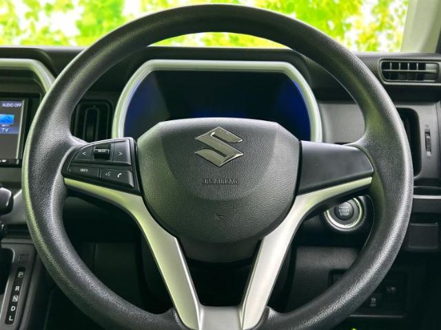 WECARSの展示場では実際に見て、触ってお車をお選びいただけます！知識の豊富な営業スタッフが様々なカーライフをご提案いたします！
