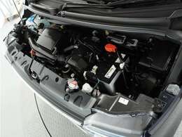 エンジンは車の心臓部分です。このエンジンルームが汚いとトラブルの基になります。当店は専用の液剤を使って徹底的に綺麗にします。