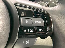 【ホンダセンシング】走行中に前方の車両等を認識し、衝突しそうな時は警報とブレーキで衝突回避と被害軽減をアシスト。より安全にドライブをお楽しみいただけます。