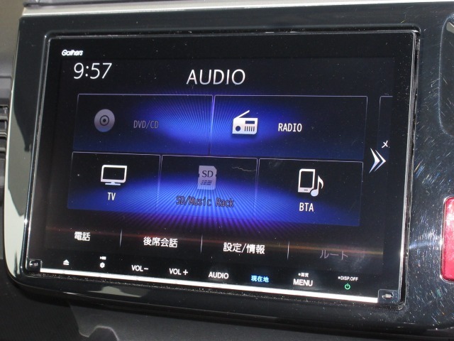 ナビゲーションはギャザズ9インチメモリーナビ（VXM-197VFNi）を装着しております。AM、FM、CD、DVD再生、Bluetooth、音楽録音再生、フルセグTVがご使用いただけます。