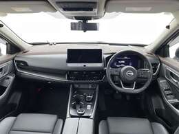 【インパネ全体】全方位で視界が広く、高い目線で運転もしやすいです！