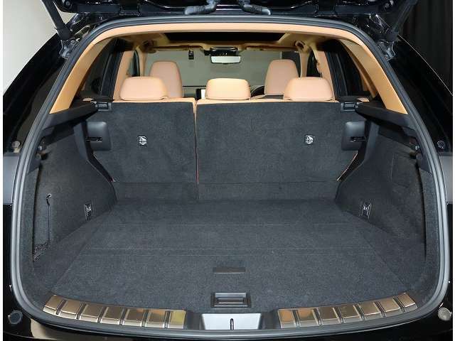 ゴルフバックも収納可能です