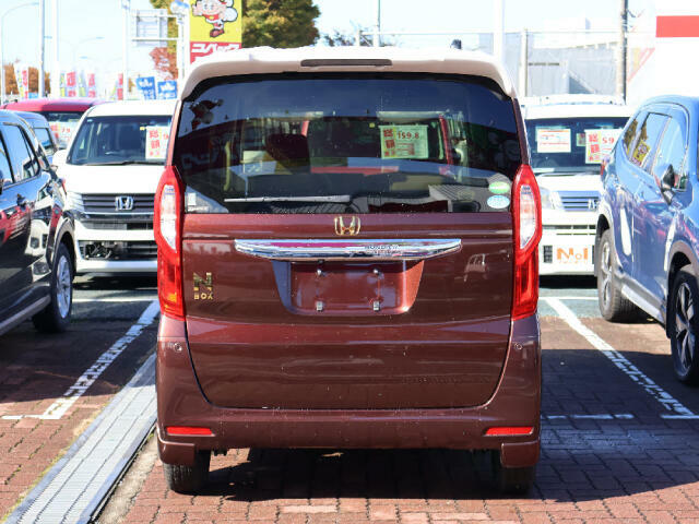 車体後方に障害物センサーついています。運転をサポートしてくれます。