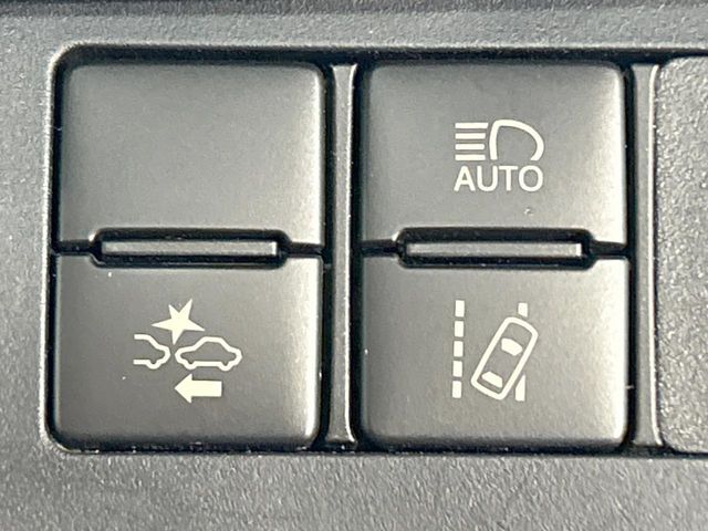 【トヨタセーフティセンス】走行中に前方の車両等を認識し、衝突しそうな時は警報とブレーキで衝突回避と被害軽減をアシスト。より安全にドライブをお楽しみいただけます。