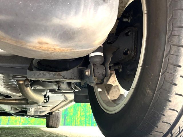 お車を安心してお乗りいただく為には、足回りの定期点検が欠かせません。サービスサポート（有償保証）では無料点検もご提供しており、安心のカーライフをお過ごしいただけるサポート体制が整っています。