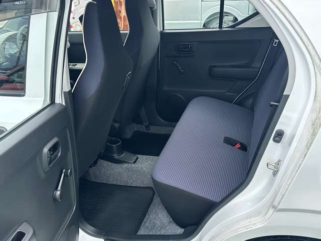 ★5年間新車保障★初度登録から5年間の新車保証が含まれています。長期間、安心してお乗り頂けます！保障費用は支払総額に含まれています！遠方のお客様は保証継承後、お近くのディーラーにて保証が受けられます！