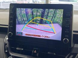 【バックカメラ】駐車時に後方がリアルタイム映像で確認できます。大型商業施設や立体駐車場での駐車時や、夜間のバック時に大活躍！運転スキルに関わらず、今や必須となった装備のひとつです！
