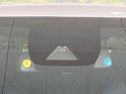 【トヨタセーフティセンス】走行中に前方の車両等を認識し、衝突しそうな時は警報とブレーキで衝突回避と被害軽減をアシスト。より安全にドライブをお楽しみいただけます。