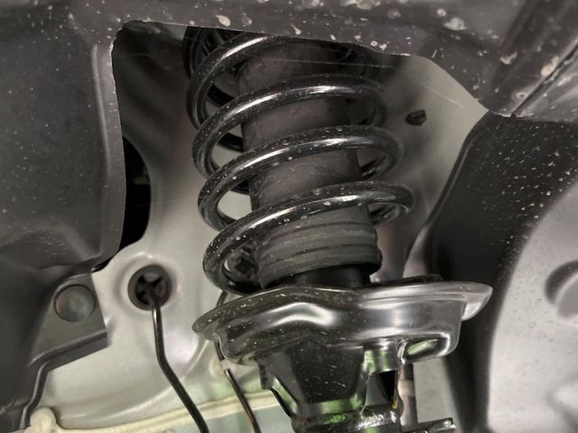 お車を安心してお乗りいただく為には、足回りの定期点検が欠かせません。サービスサポート（有償保証）では無料点検もご提供しており、安心のカーライフをお過ごしいただけるサポート体制が整っています。