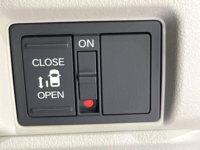 【パワースライドドア】スマートキーや運転席のスイッチでスライドドアの開閉が可能♪電動だから力を入れてドアを開ける必要が無く、小さいお子様でも、重い荷物を持っている時もラクに開け閉めできます♪